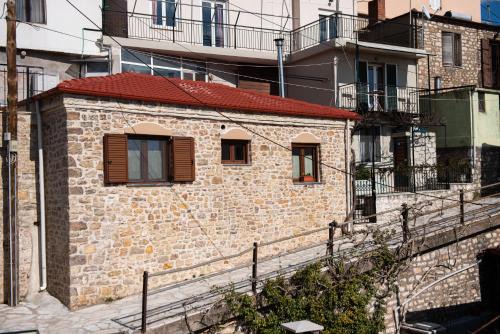 Karpenisi Apartment | Experience the Comfort of Το Πέτρινο της Γιαγιάς Μαρίκας