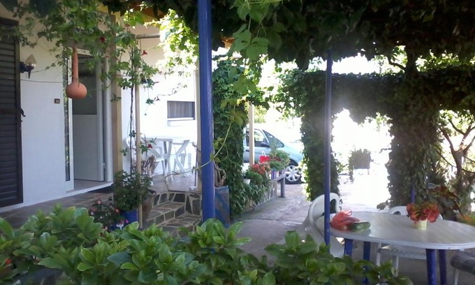 Vlakhia Apartment | Discover το σπίτι της Ελένης: Pet-Friendly Comfort Awaits
