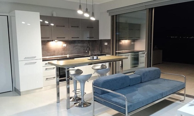Aristotelis Apartment | Explore Υπόσκαφα Cave Concept: Oceanfront Oasis Awaits