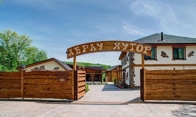 Abrau-Dyurso Hotel | Inviting Абрау Хутор: Pool, Breakfast & Hot Tub Awaits