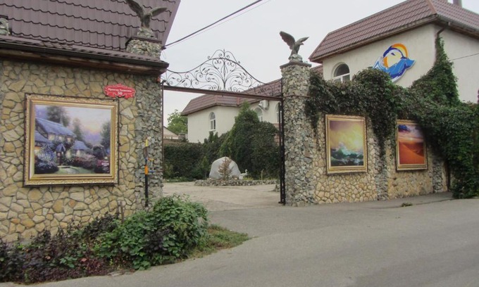 Stavropol Hotel | Top-Rated Hotel "АдмиралЪ" with Pool and Pet-Friendly Amenities