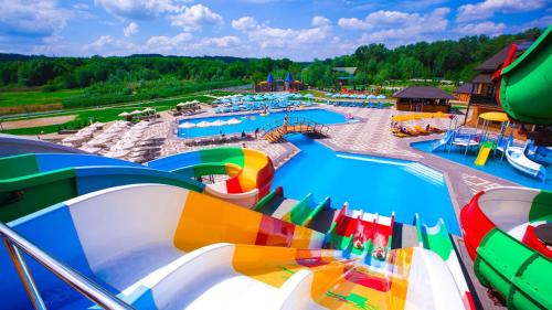 Sukhinovka Hotel | Top-Rated Аквапарк Глухомань with Ocean View & Hot Tub