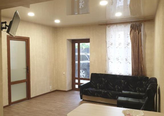 Heniches'k Apartment | Top-Rated Family Stay at Алевтина - Ideal for Kids