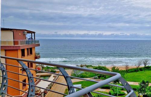 Primorsko House | Discover Амон Ра: Family-Friendly Accommodation Awaits