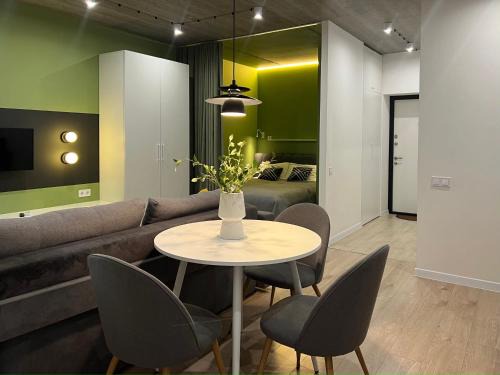 Maliyevtsy Apartment | Designer Studio Apartments: Top-Rated Stay Near Libid Plaza