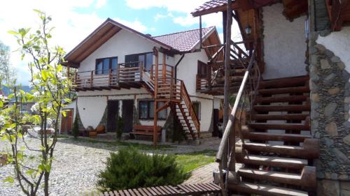 Mykulychyn Apartment | Pet-Friendly Getaway at Апартаменти "У Кузьмича" 2