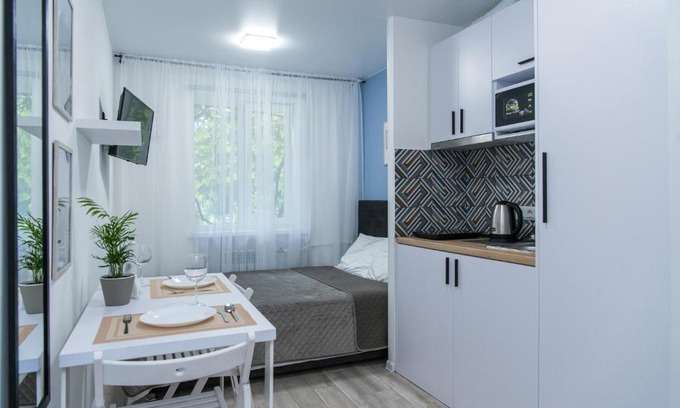Svyatoshyns'kyi District Apartment | Eco-Friendly MF Apartments with Hot Tub and Breakfast