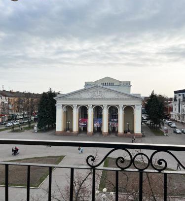 Podil Apartment | Elegant VIP Apartments with Theater Views - HELEN Network