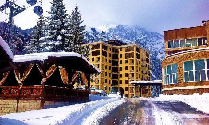 Dombay Apartment | Discover Апартаменты Вершина: Rated 9/10 with Pool & Hot Tub