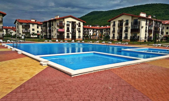 Maly Utrish Apartment | Relax at Apartments in Utirish Residence with Pool Access