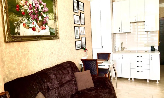 Gelendzhik Apartment | Top-Rated Апартаменты Горизонт with Inviting Hot Tub