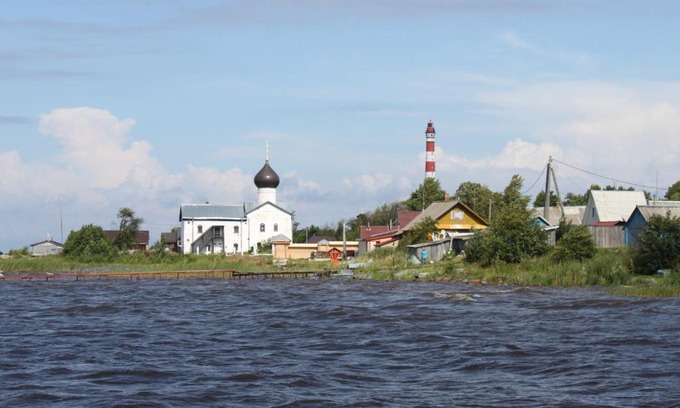 Sviritskoe House | Idyllic Lakeside Apartments with Kitchen & Pet-Friendly Options