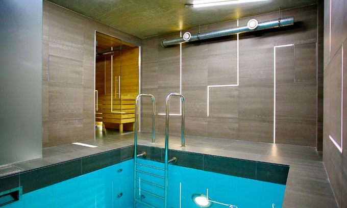 Tsentralny Apartment | Relaxing Getaway at Апартаменты на Дмитровском with Pool