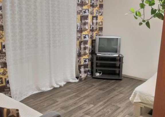 Krasnoyarsk City Centre Apartment | Cozy Apartments on Markovskogo 50 with Breakfast Included