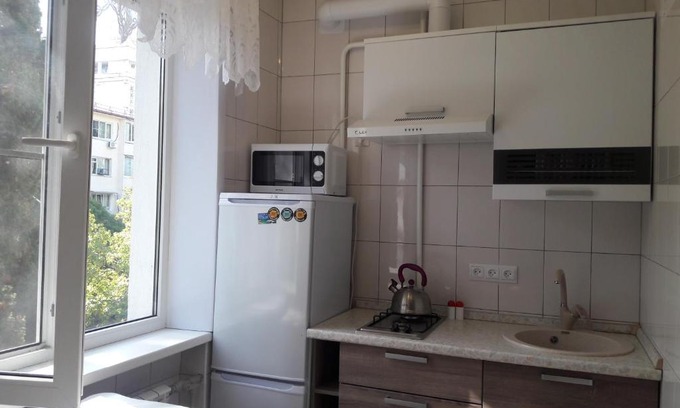 Sochi City Centre Apartment | Oceanfront Retreat at Апартаменты на Роз, 23 with Breakfast