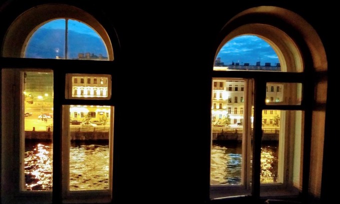 St. Petersburg City Centre Apartment | Spacious Three-Bedroom Apartment with Balcony & River View