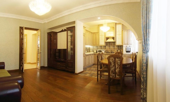 Veliky Novgorod Apartment | Explore Апартаменты у Кремлевского парка: Breakfast Included