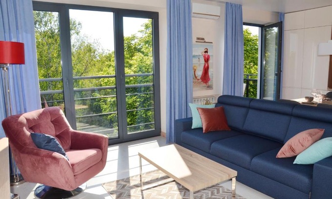 Svetlogorsk Apartment | Discover Azure Dream: Oceanfront Retreat with Pet-Friendly Perks
