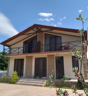 Ureki House | Riverside Guest House: Perfect for Relaxing Getaways