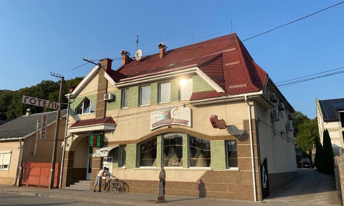 Khust Hotel | Атлант