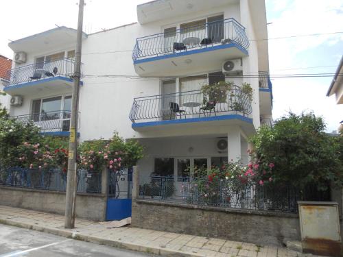 Akhtopol House | Family-Friendly Stays at Ахтопол - Guest Rated 10/10