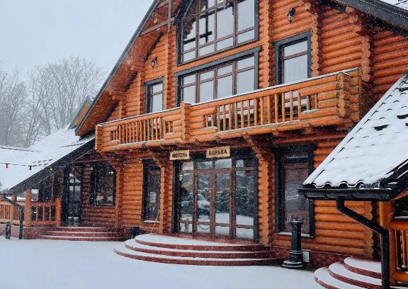 Vinnichki Hotel | Comfortable Stay at Батярський Двір with Pool & Hot Tub