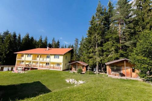 Samokov Ski Chalet | Cozy Bungalows at Govedarci Ski Pista for Family Retreats