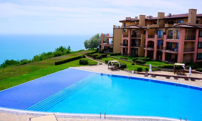 Topola Apartment | Oceanfront Holiday Apartments Kaliakria with Pool Access