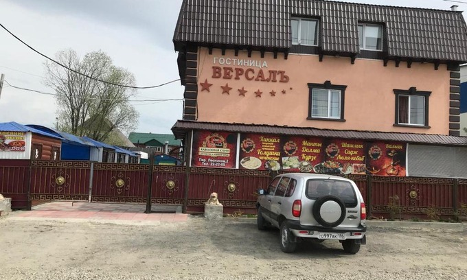 Nizhnevartovsk Hotel | Versal: Family-Friendly Hotel with Pool and Breakfast
