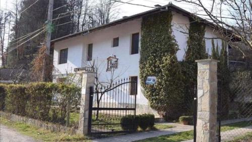 Ribaritsa House | Discover Вила Керенски: Family-Friendly with Breakfast Included