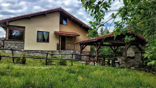 Dedovo Villa | Discover Вила Приказка: Pet-Friendly Retreat with Hot Tub