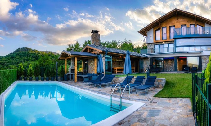 Vranyantsi House | Villa Rustic: Family-Friendly Getaway with Pool & Hot Tub