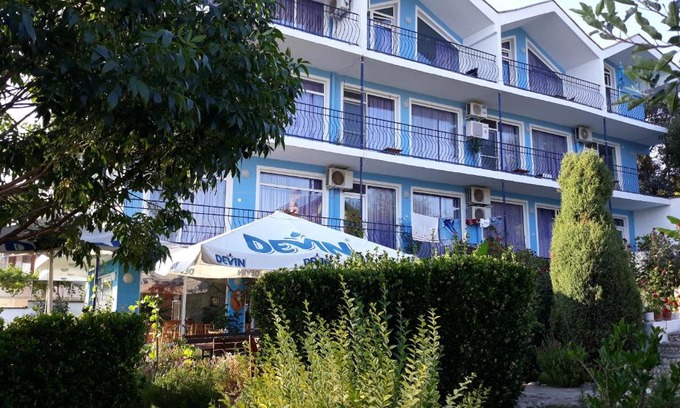 Kosharitsa Villa | Cozy Синя Иглика: Oceanfront Stay with Hot Tub Access