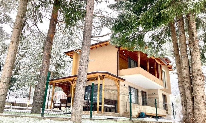 Sarnitsa House | Family-Friendly Comfort at Вила Сияна Awaiting You