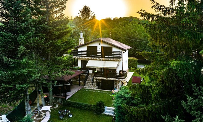 Bozhichen House | Family Friendly Getaway at Villa Teketo - Rated 9/10!