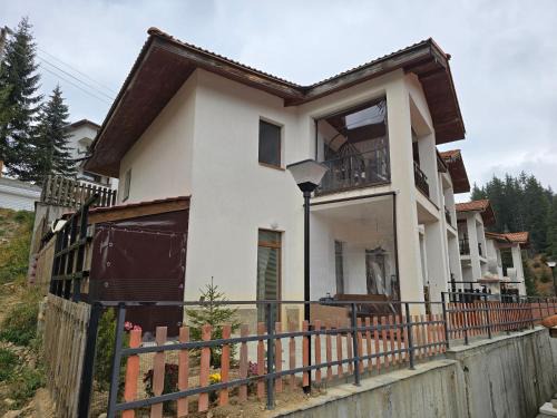 Stoykite House | Explore Villa 5 - Mountain Treasures for Families & Pets