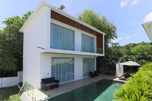 Maret Villa | Oceanfront Villa Vista Del Mare with Hot Tub & Pool