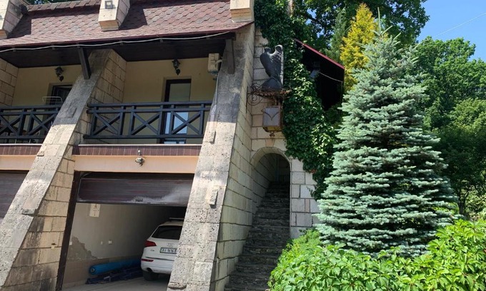 Shaian Apartment | Discover Вогняна Саламандра: 10/10 Guest Rated Retreat