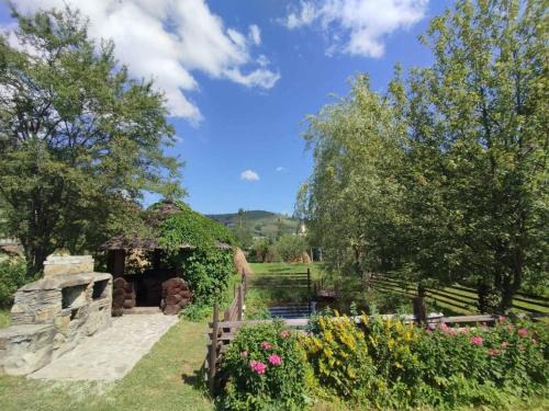 Yablunytsya Apartment | Relax at Alpha Plus Resort - Rated 8.8 & Pet Friendly