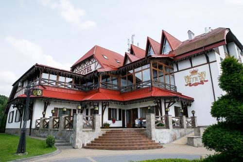 Vinnichki Hotel | Experience Comfort at Галицька Корона with Hot Tub & Kitchen