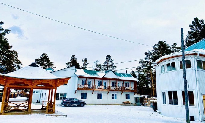 Arshan House | Cozy Guesthouse 860: Pet-Friendly Retreat with Kitchen
