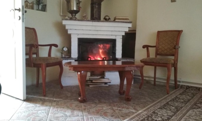 Veleyskaya House | Cozy Guesthouse in Pushkinskie Gory with Hot Tub & Kitchen