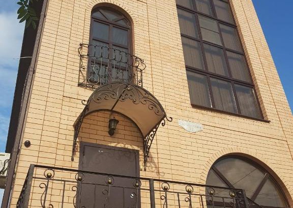 Leninskiy rayon House | Budget-Friendly Guest House Скрыпника32 with 8/10 Ratings
