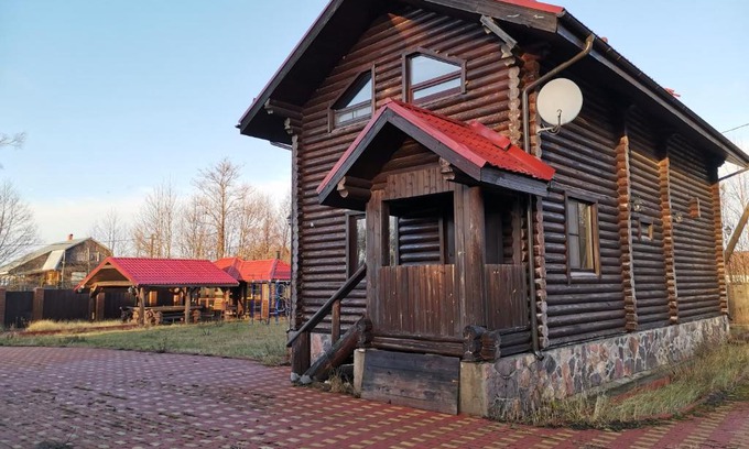 Sviritskoe Apartment | Cozy Guest House with Hot Tub and Kitchen Amenities