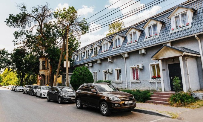Zapadnyy okrug Hotel | Guest House with Geranium: Highly Rated Stay & Breakfast