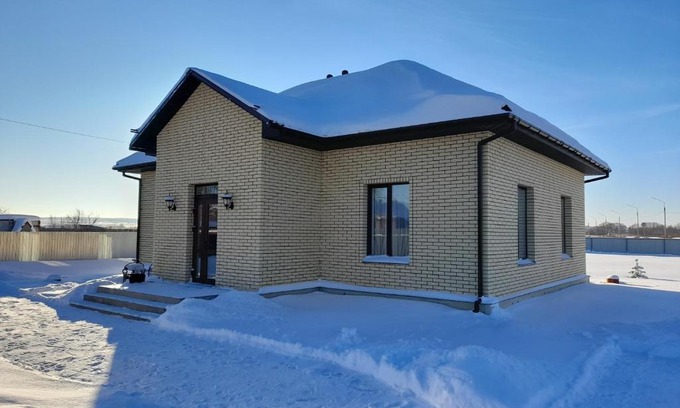 Pereslavl-Zalesskiy House | Guesthouse by the River: Rated 10/10 with Kitchen Access