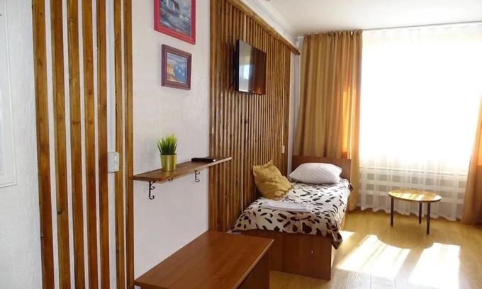 Taganrog House | Inviting Guest House "Центральный" with Oceanfront Pool