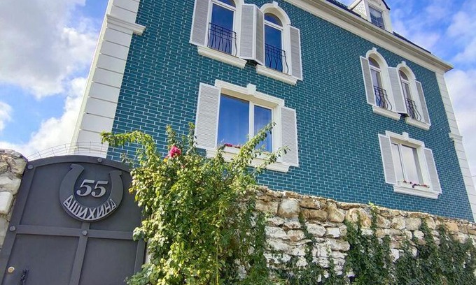 Stavropol House | Explore KUTA Guesthouse: Centrally Located with Pool & Breakfast