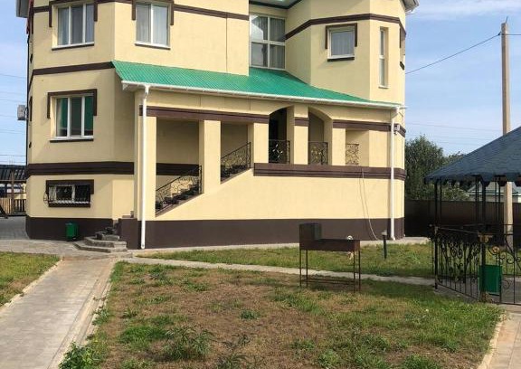 Almetyevsk House | Cozy Escape at Гостиница Уют with Pool & Hot Tub