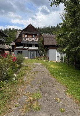 Izki House | Guest House with Kitchen, Hot Tub & Top 9.4 Review Score